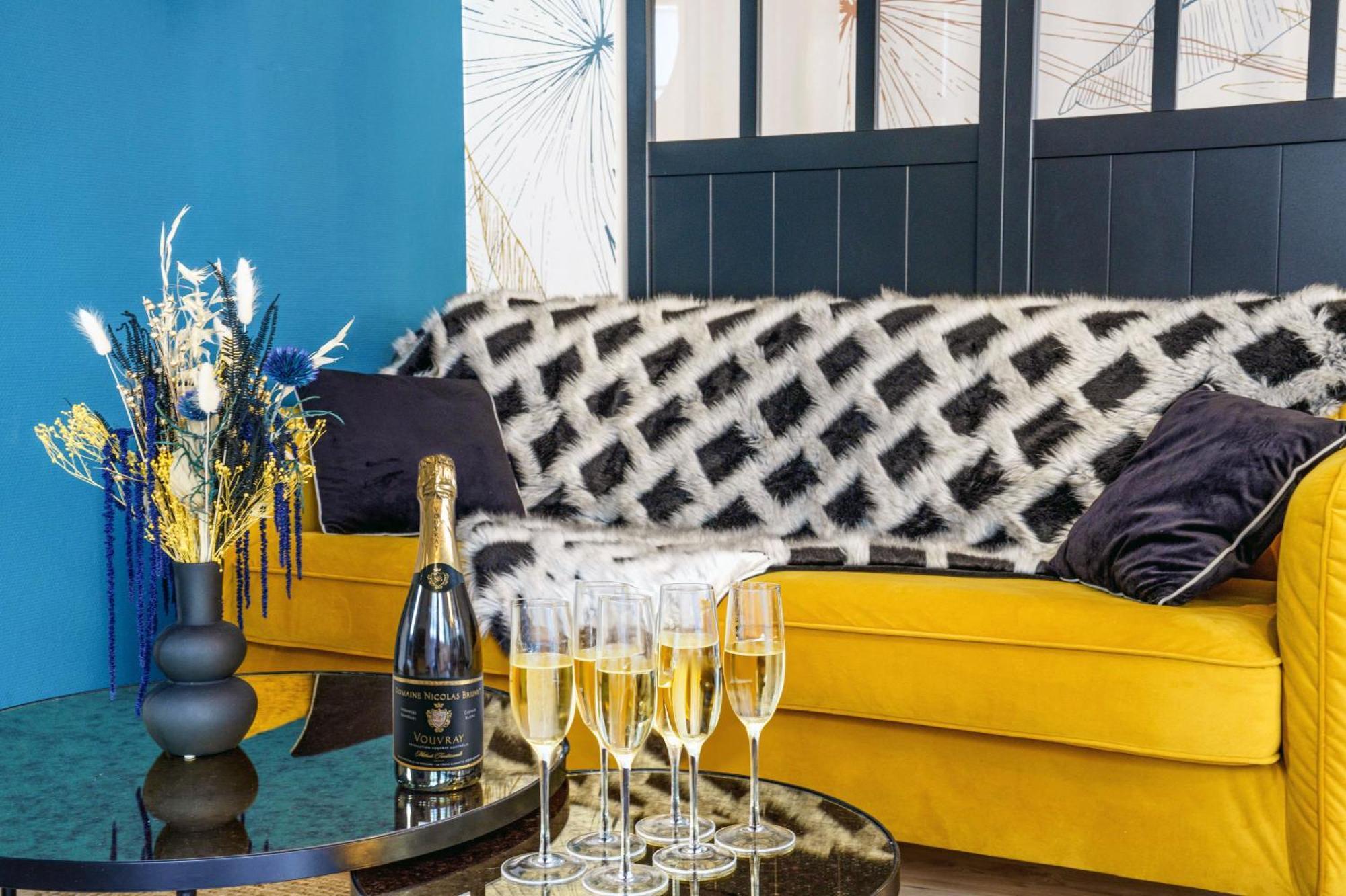 Le Baleschoux - Parking - Prestiplace Collection Tours Luaran gambar